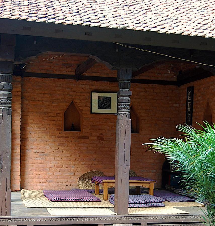 Newa Chen Historic House Unesco Lalitpur Bagian luar foto