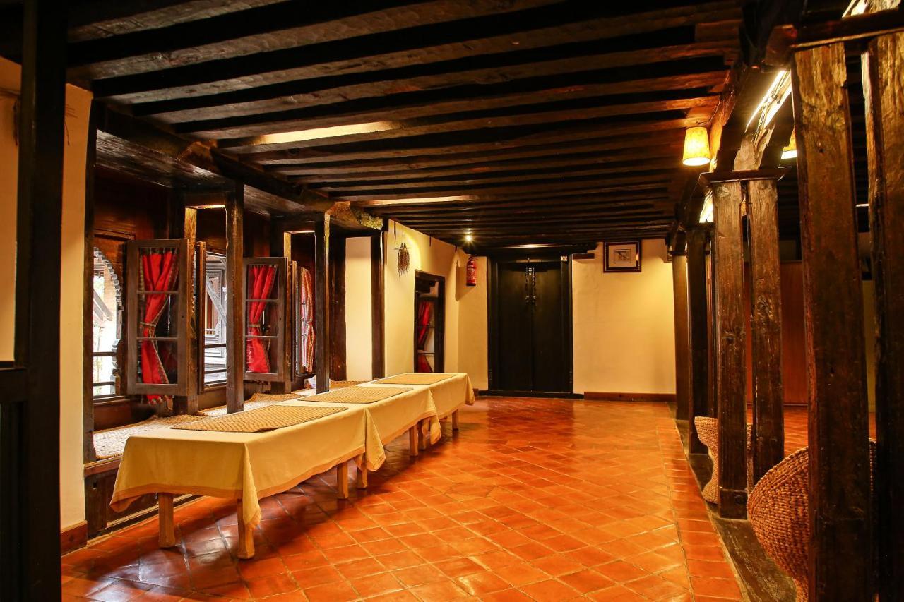Newa Chen Historic House Unesco Lalitpur Bagian luar foto