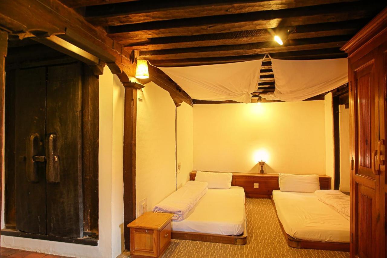 Newa Chen Historic House Unesco Lalitpur Bagian luar foto