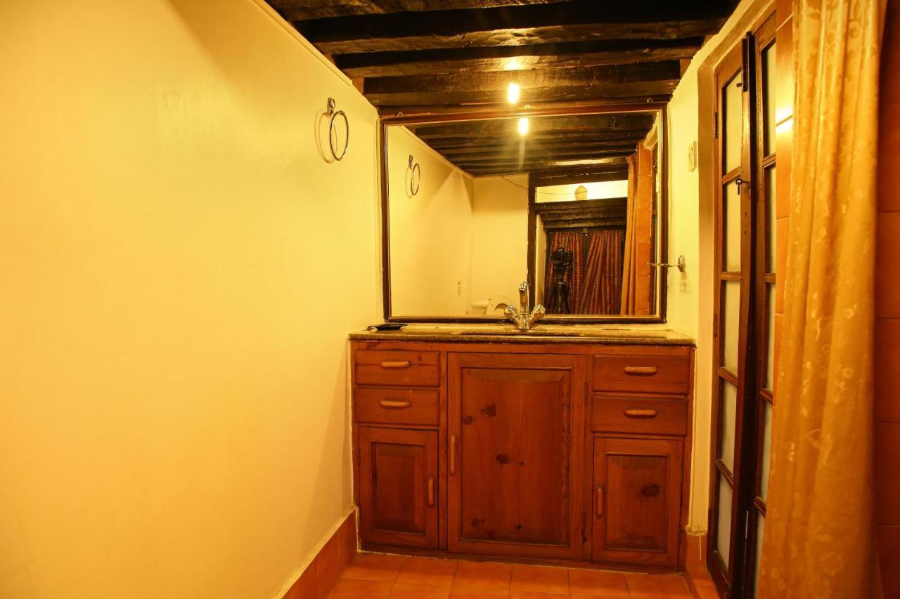 Newa Chen Historic House Unesco Lalitpur Bagian luar foto
